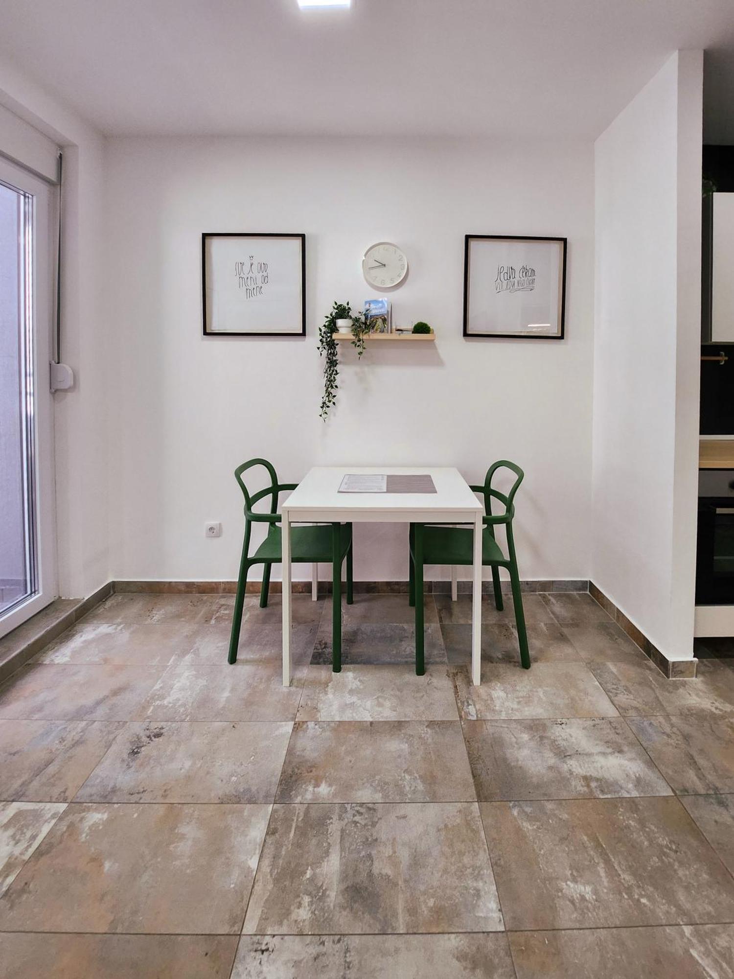 Oota Soko With Parking Garage Apartman Kragujevac Kültér fotó